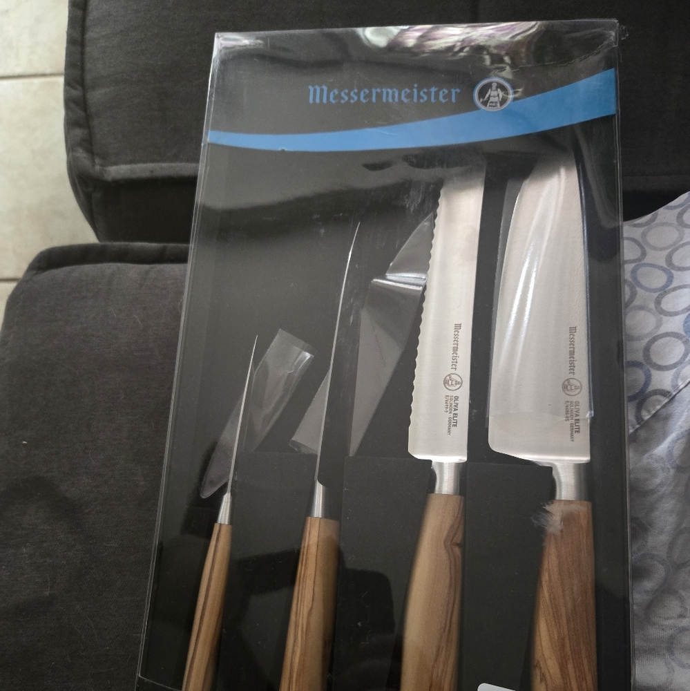 Kitchen knives
